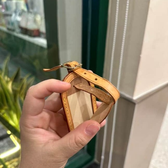 2 Louis Vuitton Tan Leather Luggage Tags (1 large &1 small) - Picture 9 of 14